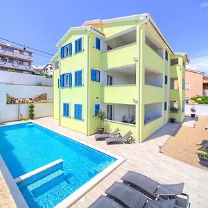 Mali Nono , Salatic Croatia