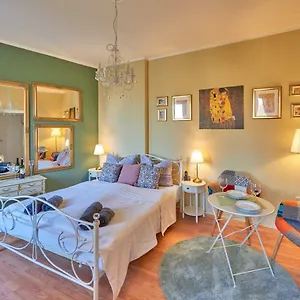 Old Romantic With Free Private Parking Apartman