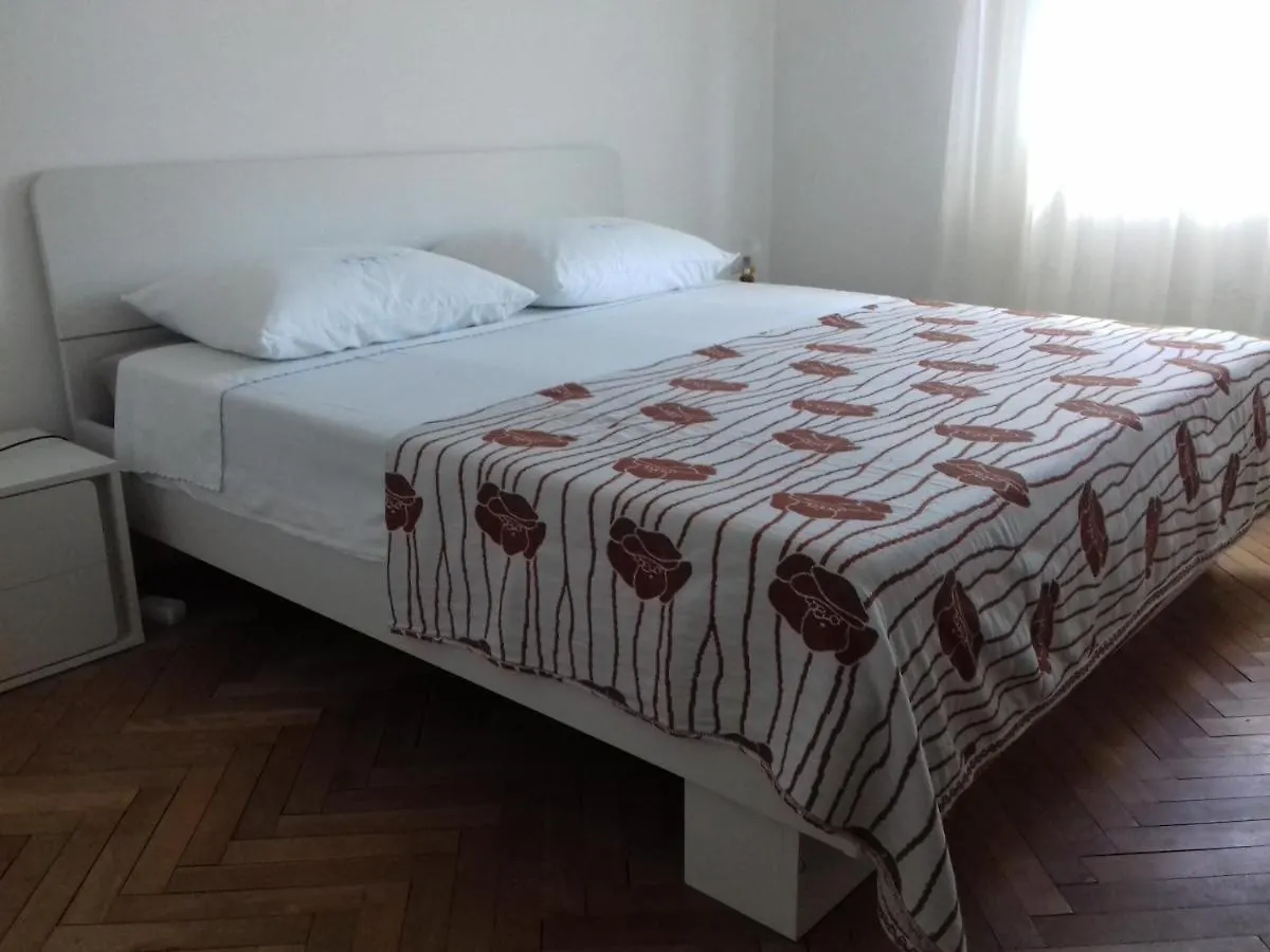 Apartment Dragan Pula